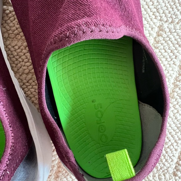 Oofos sz 10 - Picture 6 of 11